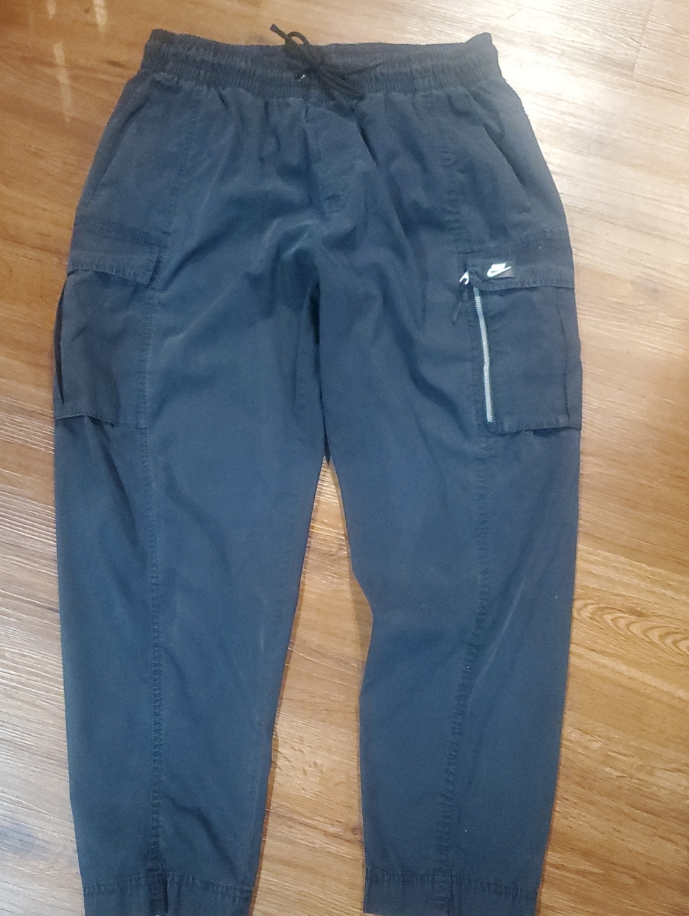 Nike Men’s Black Cargo Jogger Pants with Zipper Pocket
